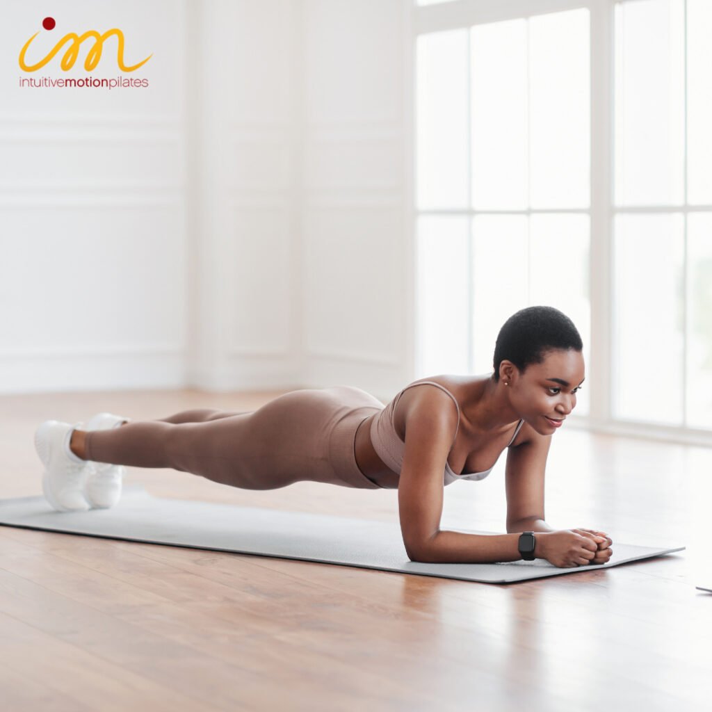 Benefícios do Pilates: prática consciente melhora flexibilidade, força e reduz dores crônicas