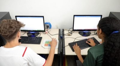 1782232736_criancas-jovens-internet-escolas.jpg