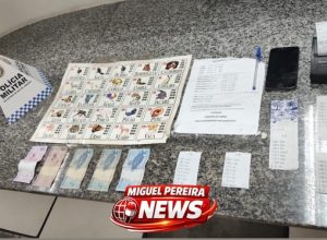 Polícia Militar apreende material do jogo do bicho e motocicleta adulterada em Paty do Alferes