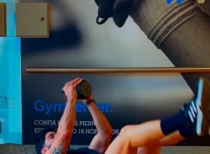 Circuito de treino inclui exercícios variados e desafio de 4 voltas em 10 repetições