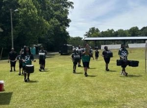 Voluntários celebram Juneteenth com alegria e reflexão em evento comunitário significativo