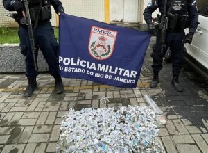 Polícia prende suspeito com entorpecente em patrulhamento na Vila Operária, Duque de Caxias