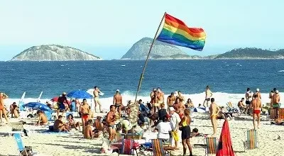 30128337_29052005_-_camilla_maia_-_ri_-_praia_na_altura_da_rua_farme_de_amoedo_tradicional_point_gay.webp