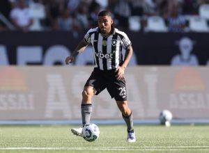 Allan-do-Botafogo-passara-por-cirurgia-na-coxa-dir0016517400202605051854.jpg
