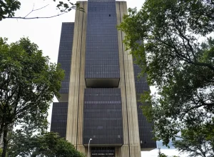 Banco-Central-reduz-juros-basicos-para-145-ao-ano0016498700202604292035.webp.webp