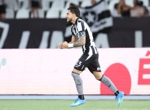 Botafogo-marca-no-fim-e-vence-a-Chapecoense-na-par0016474600202604212041.jpg