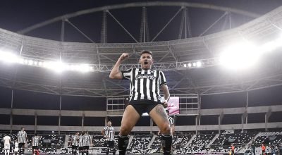 Botafogo-vence-a-Chapecoense-no-Nilton-Santos-e-co0017965600202610172332.jpg