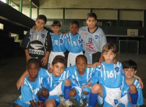 Carregando-o-nome-de-Sao-Goncalo-Vini-Jr.-vira-maior-esperanca-do-hexa.webp.webp