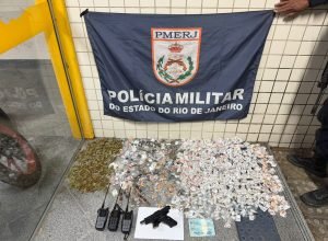 Cinco-sao-detidos-com-arma-e-drogas-no-Inferninho-0016508700202605030820.jpg