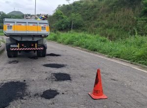 DER-mantem-reparos-em-buracos-denunciados-pelo-O-S0017979000202610230223.jpg