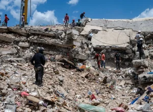 Equipes-de-resgate-na-Venezuela-apos-terremotos-no-pais.webp.webp