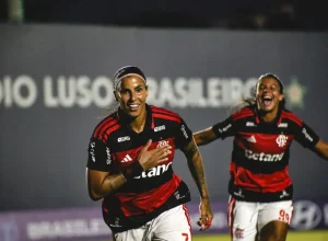 Flamengo-derrota-Vitoria-e-fica-perto-de-lideres-n0016488100202604261115.webp.webp