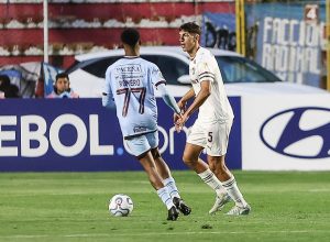 Fluminense-perde-para-o-Bolivar-e-se-complica-na-L0016502400202604302108.jpg