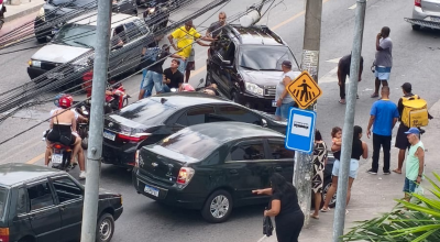 Homem-fica-ferido-apos-acidente-com-tres-carros-em0016508500202605021853.png