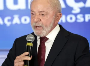 Lula-inicia-radioterapia-apos-retirada-de-lesao-no0016576300202605251543.webp.webp