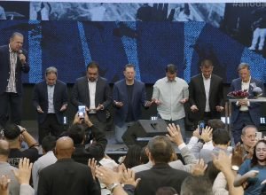Malafaia-orou-por-Alexandre-Isquierdo-Claudio-Castro-Sostenes-Cavalcante-Flavio-Bolsonaro-Douglas-Ru.jpeg