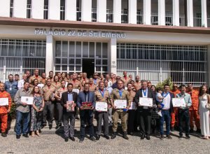Militares-do-Corpo-de-Bombeiros-recebem-mencoes-e-0016501500202604301736.jpg