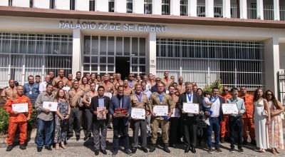 Militares-do-Corpo-de-Bombeiros-recebem-mencoes-e-0016501500202604301736.jpg
