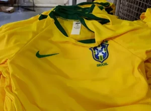 Onibus-com-camisas-da-falsas-da-Selecao-Brasileira0016624900202606101655.webp.webp