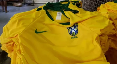 Onibus-com-camisas-da-falsas-da-Selecao-Brasileira0016624900202606101655.webp.webp