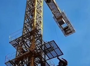Operador-de-grua-passa-mal-e-e-resgatado-por-bombe0016509300202605031040.jpg