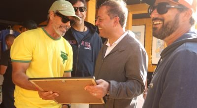 Prefeito-Rodrigo-Neves-participa-de-premiacao-do-campeonato-profissional-de-surf-do-Itacoatiara-Pro.jpeg