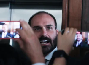 STF-inicia-julgamento-de-Eduardo-Bolsonaro0016639400202606161654.webp.webp