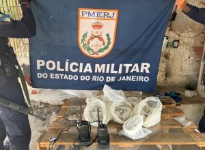 Suspeitos-de-trafico-sao-presos-com-drogas-e-radio0016466700202604191322.jpg