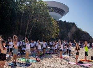 Yoga-na-Praia_-1000x666.jpg