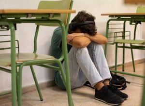 aluno-chora-bullying.jpeg