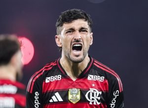 arrascaeta-flamengo-red-bull-bragantino-maracana-campeonato-brasileiro-2025.jpg
