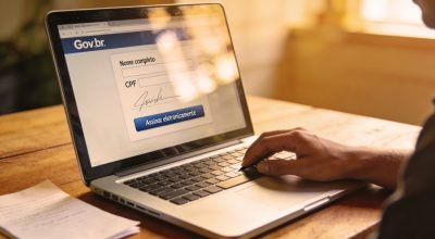 freepik__pessoa-usando-notebook-para-assinar-digitalmente-u__56545.jpeg