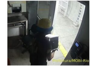 furto_na_estacao_do_brt___reproducao_mobi_rio-598639.jpg