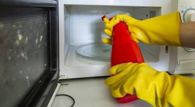 limpando-microondas_1773920584340.jpg